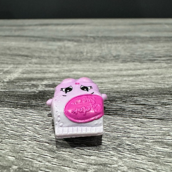 Shopkins | Bakery: Cassie Caster Sugar (6-040) - Mini Collectable Figure - Picture 5 of 6